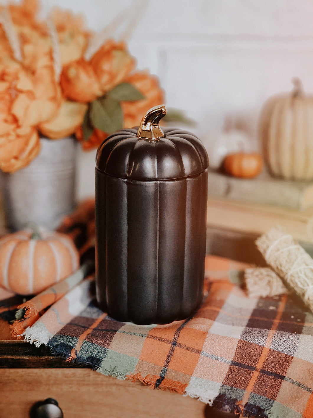 Black Pumpkin Candle - Zombie Breath