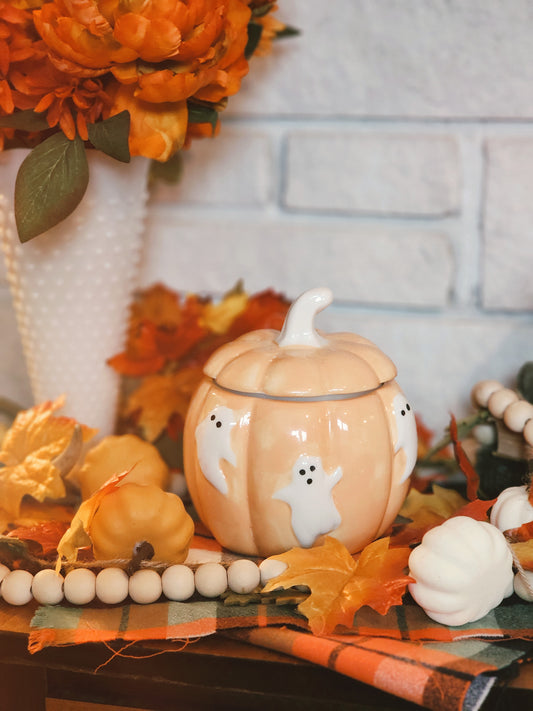 Orange Pumpkin with Ghosts - White Pumpkin Maple Crunch